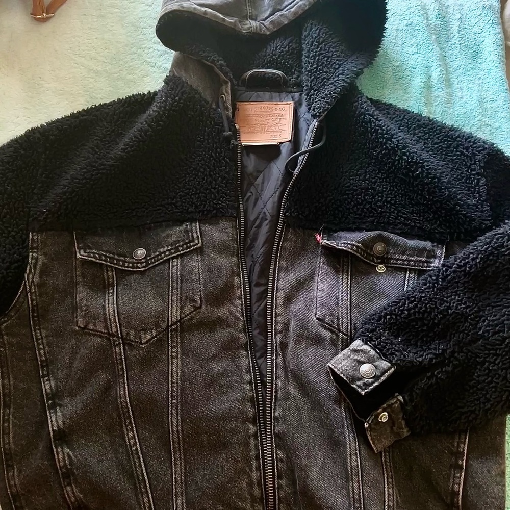 Levi’s Premium Faux Sherpa Sleeves Hybrid Denim Trucker Jacket w/ Hood NWT
